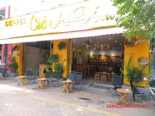 Sang quán cà phê tại thành phố Biên Hoà.