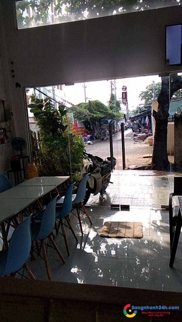 Sang quán cà phê, kế bên trường Đại học Văn Lang CS3