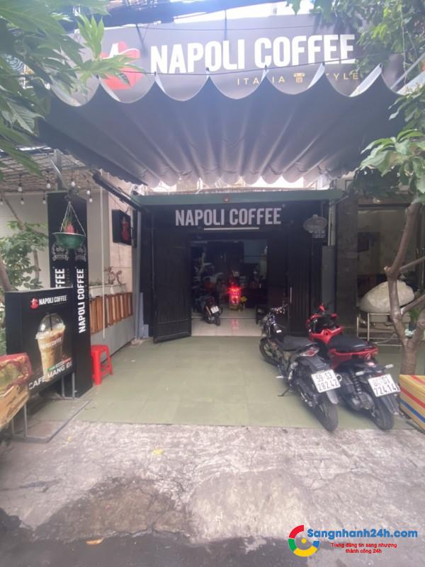 Sang nhanh quán cafe đang hoạt động kinh doanh, nằm trong khu dân cư đông quận Gò Vấp.